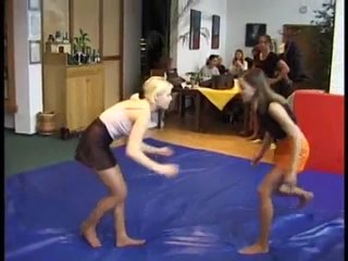 a woman fights a woman. petra s. vs lenka